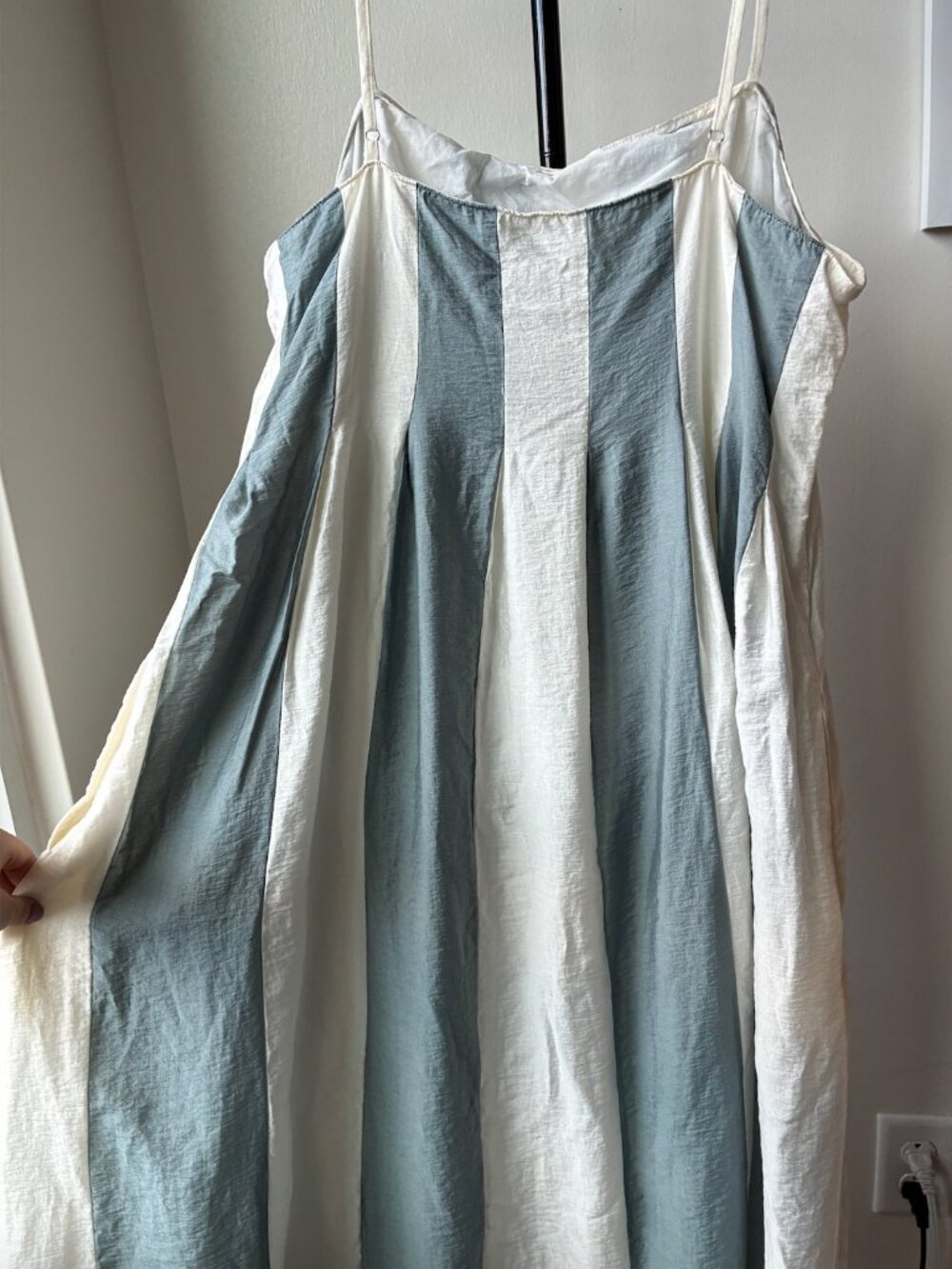 Madewell Pleated Midi Dress in Overcast (Blue and White Stripe) - Size 6 - Picture 11 of 16